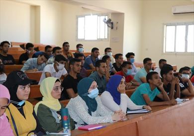 ندوة حول إعادة تدوير المخلفات بكلية الحاسبات والمعلومات بجامعة الفيوم